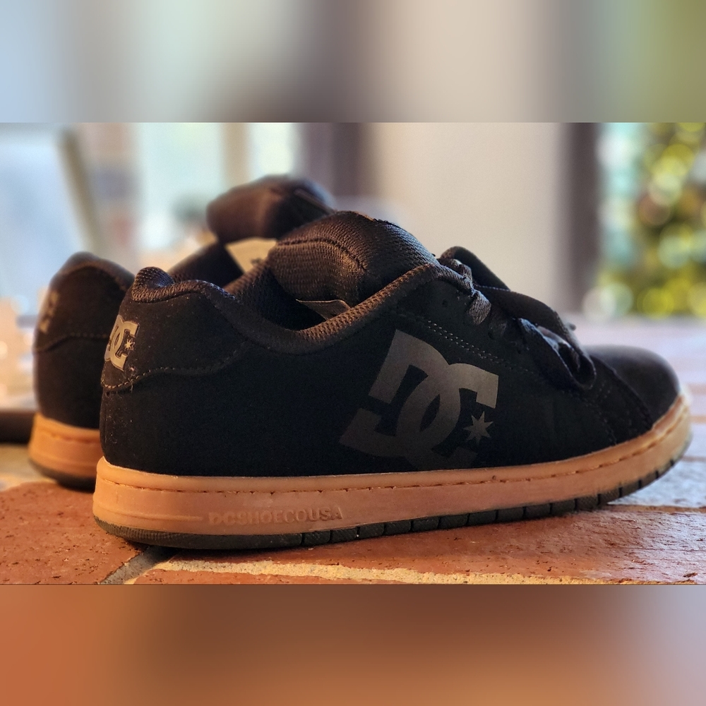 EUC DC Shoes Kids Gaveler size 4.5 Black